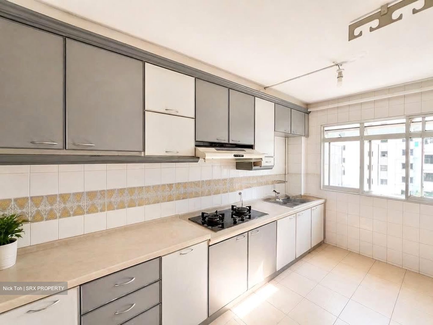 Blk 831 Jurong West Street 81 (Jurong West), HDB Executive #580696211